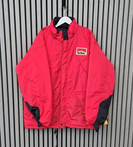 Vintage red marlboro country - red,